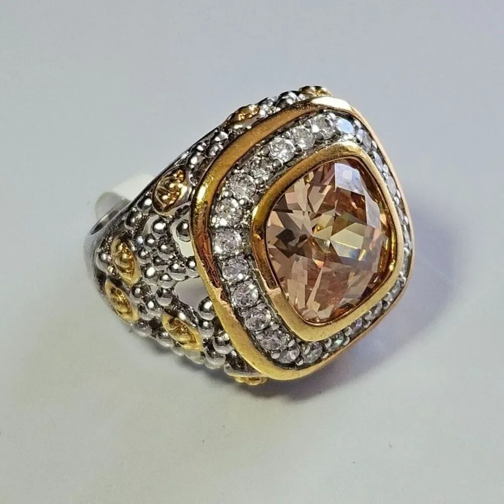 Gold & silver tone champagne colored rhinestone ring Size 9